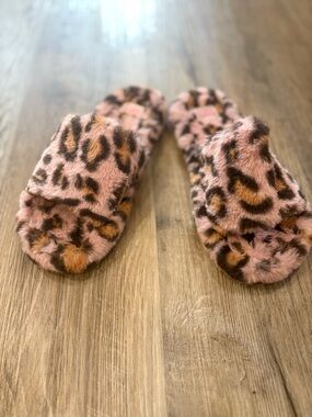 GB girls Pink Leopard Print Fuzzy Slide Slippers